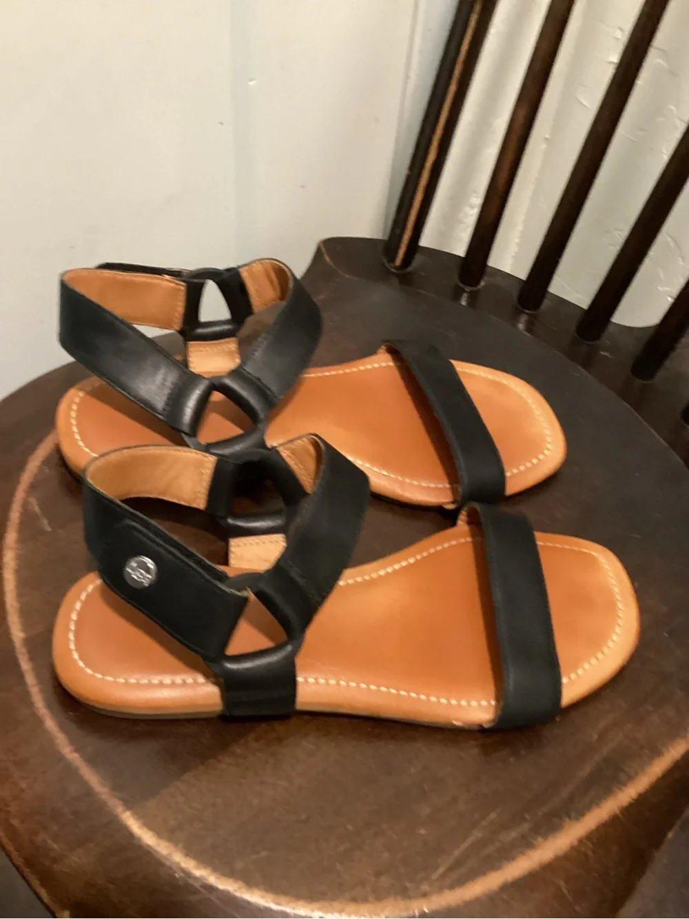 UGG Rynell Black Strappy Women's Sandals Leather size 7 US